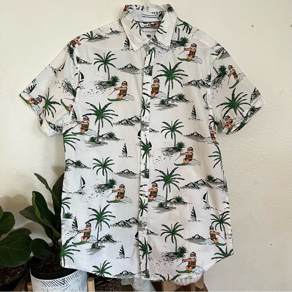 Rickey Singh Denim & Flower Men's Christmas
Santa Water Ski Button Shirt size: M